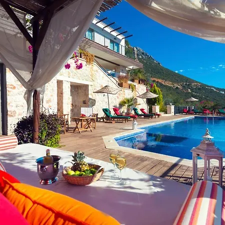 Villa Sleeps 10 Pool Air Con Wifi *