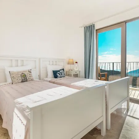 Sleeps 10 Pool Air Con Wifi Villa *